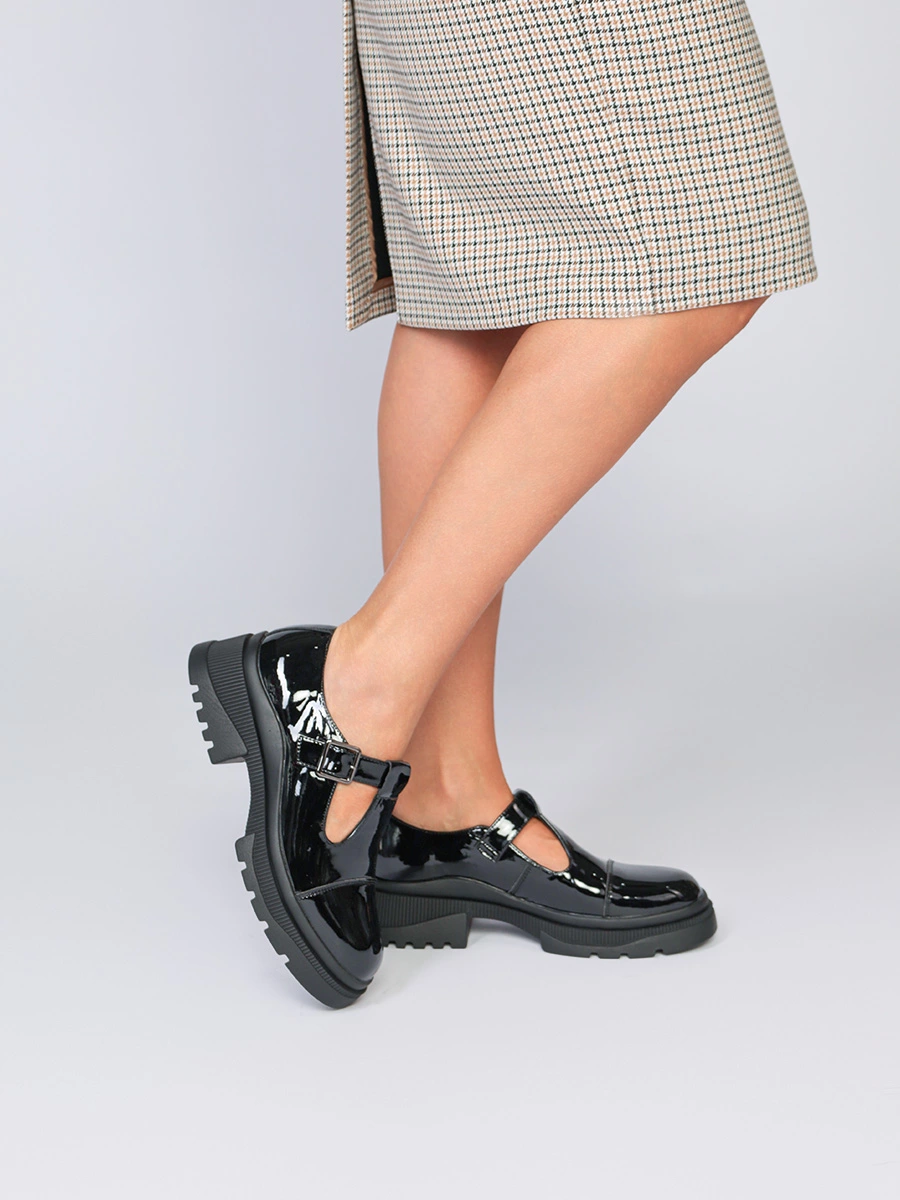Туфли лакированные черного цвета на объемной подошве